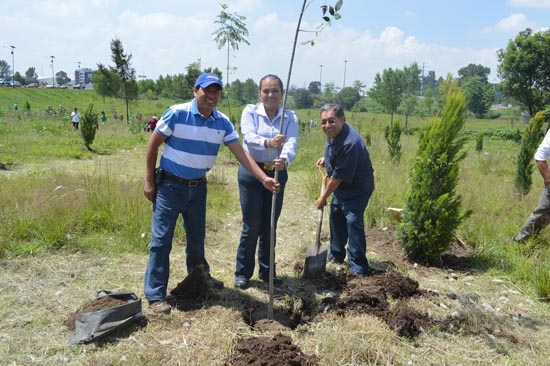 Cholula y Cuautlancingo reforestan entronque Forjadores-Periférico