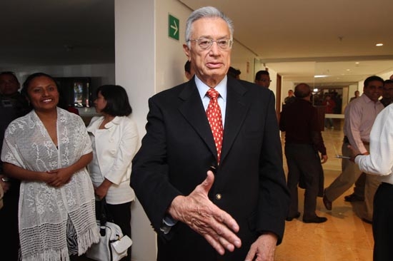 Bartlett jala priístas a la izquierda