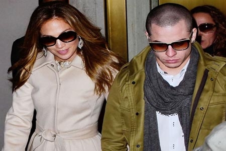 JLo llega con todo y novio a Brasil