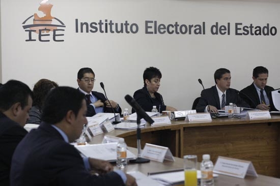Promoción de funcionarios en revistas no viola la ley electoral: IEE