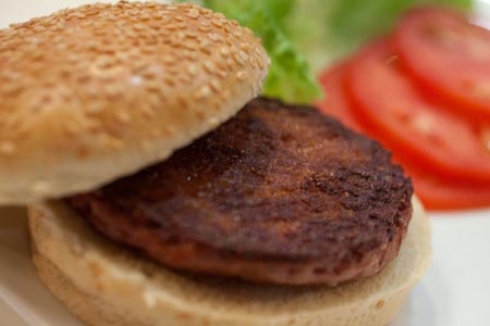 Surge la primera hamburguesa con carne artificial