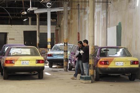 PGJ localizó bodega con vehículos robados en San Pedro Cholula, hay cuatro detenidos
