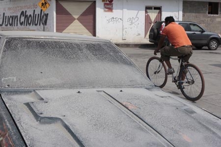Popocatépetl provoca lluvia de ceniza