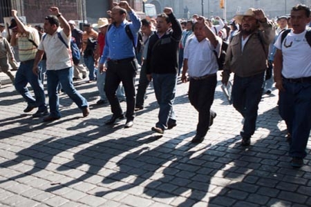 CNTE amaga con paro nacional si no se cancelan órdenes de aprehensión