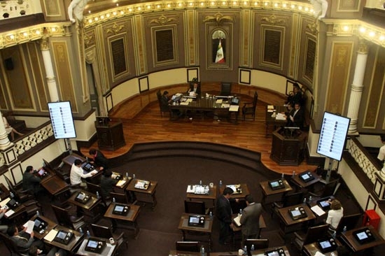 Diputados dan 8 escoltas vitalicios a exgobernadores de Puebla