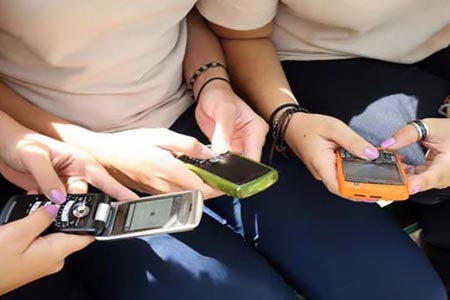 Personas entre 18 y 30 años prefieren relación virtual que personal