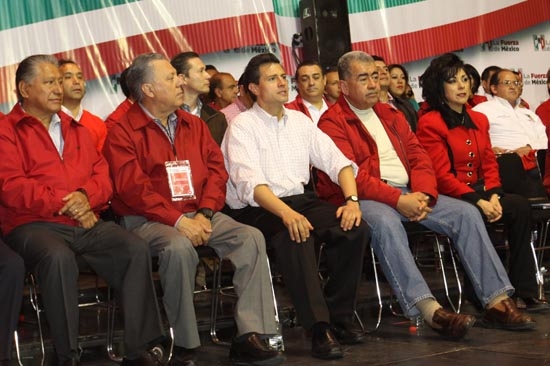 Peña Nieto muestra músculo en Puebla