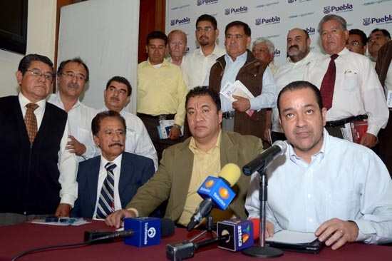 Ayuntamiento de Puebla y taxistas hacen acuerdo para seguridad