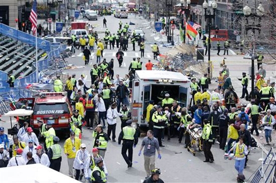 Boston: dos explosiones en maratón dejan 3 muertos y 140 heridos
