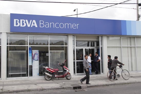 Comando armado atraca en Puebla dos bancos en 40 minutos