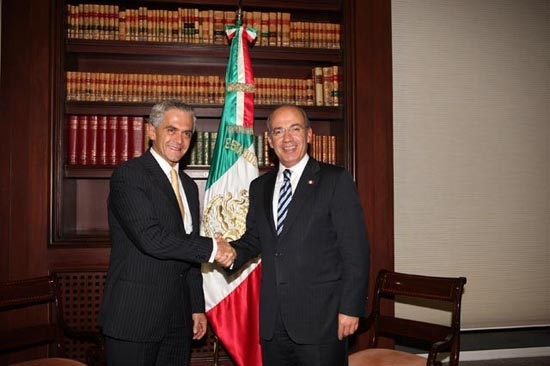 Calderón recibe a Mancera en Los Pinos