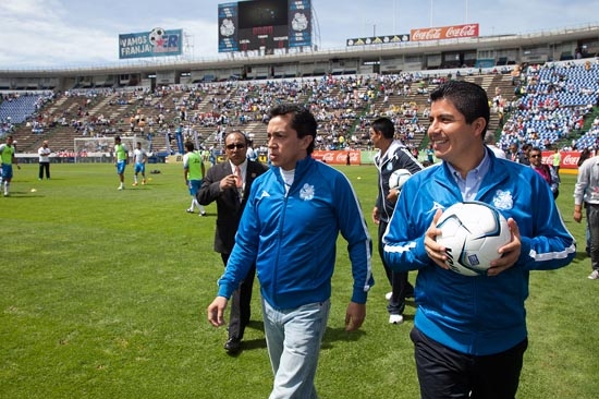 Rivera Pérez, invitado de honor del Puebla F.C. en inicio de Apertura 2013