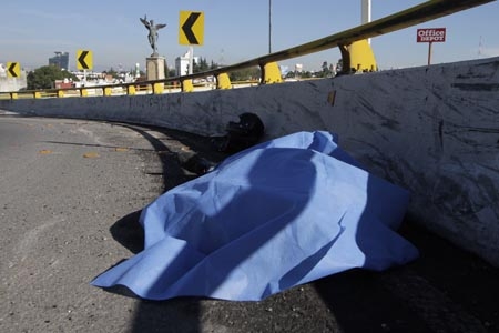 Motociclista pereció arrollado en el Distribuidor Vial 475