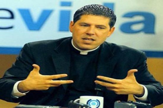 Alberto Cutié arremete contra la iglesia católica