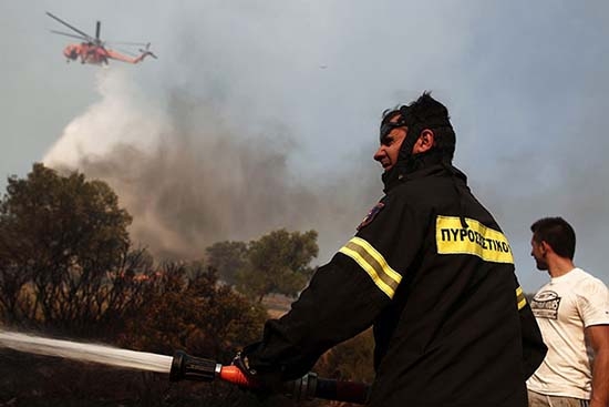 Incendio sofoca Atenas