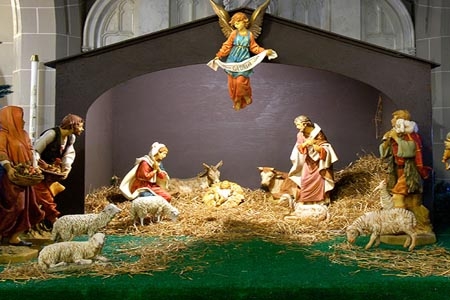 Benedicto XVI retira mula y buey del pesebre donde nació Jesús