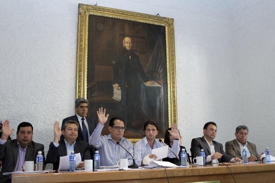 Chocan diputados morenovallistas y priístas en el Congreso de Puebla
