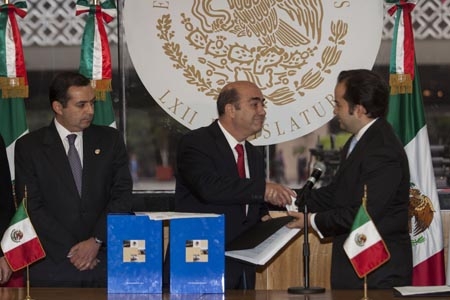 Poiré entregó el VI Informe de Felipe Calderón