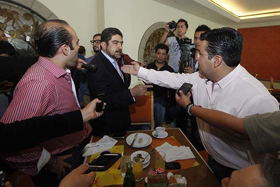 Zaldívar encara a Manuel Espino, lo llama corrupto y vulgar