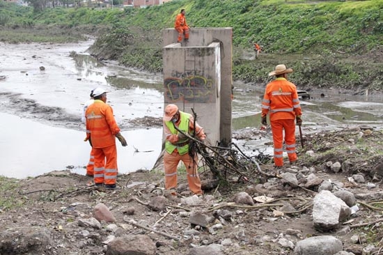 Sacan 13 toneladas de basura del Puente Negro‏