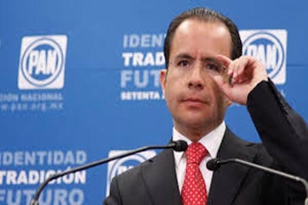 César Nava se defiende: “Es una cortina de humo” por elecciones