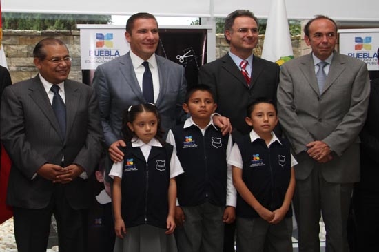SEP niega acuerdo con Cámara del Vestido para hacer el uniforme único