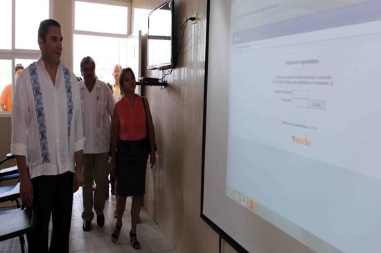 RMV abre campus de Universidad a Distancia en Huehuetla