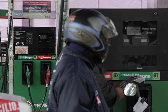 Que los gasolinazos se acaban en 2015, dice SHCP