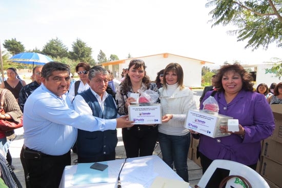 Ayuntamiento de Puebla entregó alarmas de seguridad a 39 escuelas