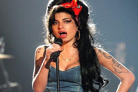 Amy Winehouse, roban canciones y su guitarra