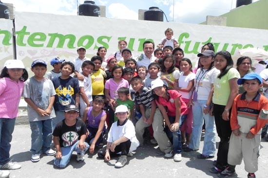 Pablo Fernández del Campo ayuda a 50 familias a dignificar La Guadalupana