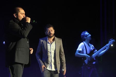 Reyli y Edgar Oceransky regalan amor en Puebla