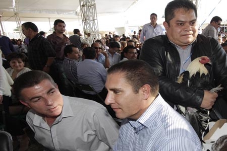 Moreno Valle da calor a Tony Gali en su cumpleaños
