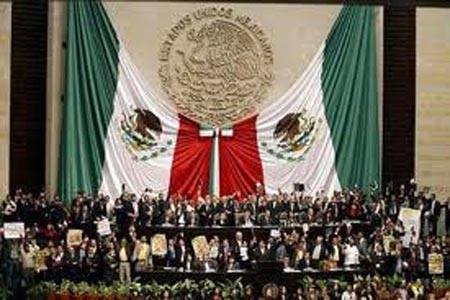 Congreso de México, líder mundial en burocracia y gasto