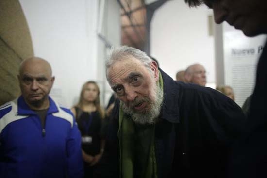 Cadavérico reaparece Fidel Castro