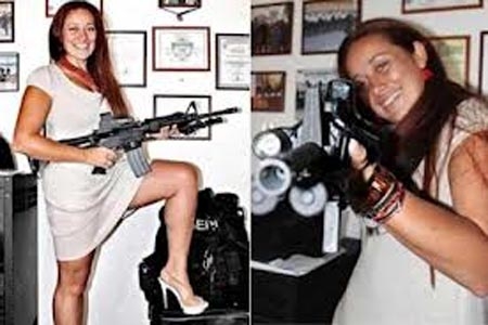 Corren a funcionaria que subió a Facebook fotografías con armas