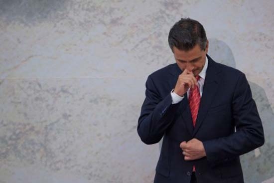 Peña Nieto, le extirpan la glándula tiroides; descartan cáncer