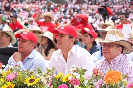 Agüera, Chedraui y Doger se disputan apoyo de Antorcha Campesina