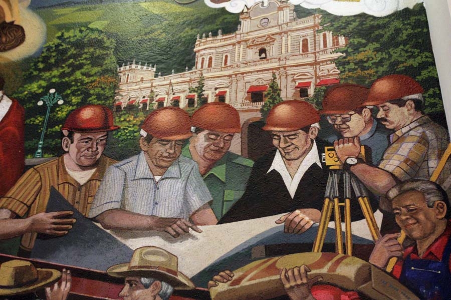 Pepe Momoxpan propone retirar imagen de Marín en mural del palacio municipal