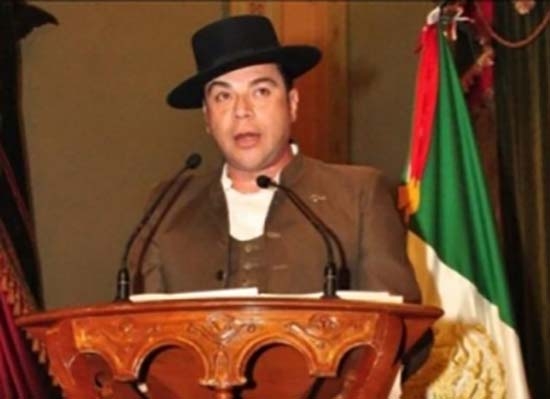 Diputado priísta de Guanajuato usa esperma de tiburón para cuidar su cutis