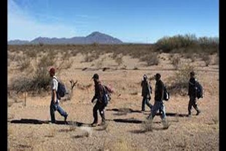 “Coyotes” abandonan a 52 migrantes en desierto de Sonora, algunos de Puebla