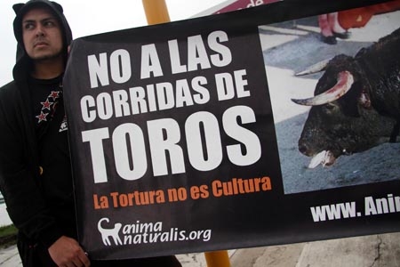 Opositores a las corridas de toros se manifestaron en El Relicario