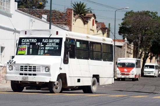 Desproporcionado el aumento a 9.50 pesos que piden transportistas: Rivera