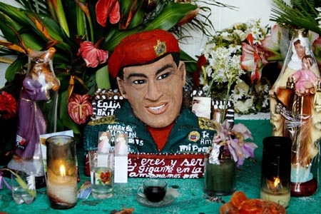 Chávez, ahora le ponen capilla
