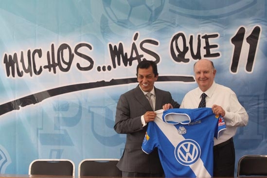 Manuel Lapuente es presentado como nuevo director técnico de La Franja