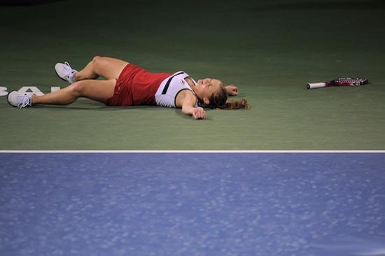 Tenista se desmaya en pleno partido en Dubai