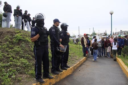 Texmelucan: policías reprimen a vecinos que defienden área deportiva