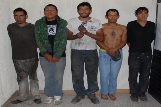 Policía captura a sujetos que robaban autos en Puebla y los desmantelaban en Amozoc