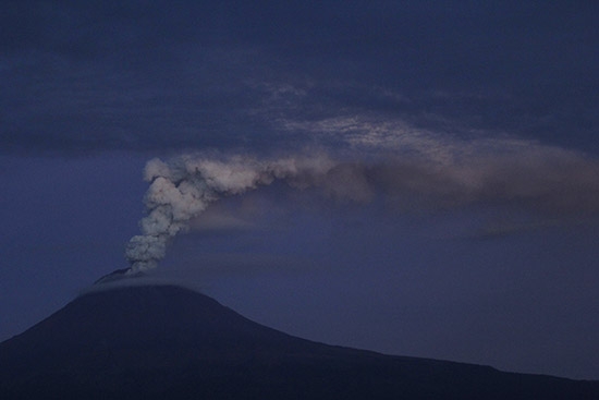 Alistan sobrevuelo en el volcán Popocatépetl