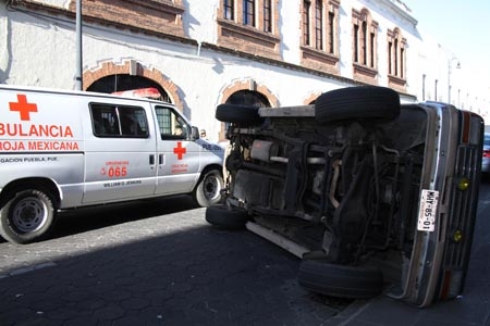 Volcadura en el Centro Histórico dejó dos mujeres lesionadas